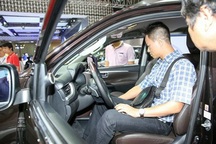 Xe cũ cuối năm hạ giá trăm triệu; Dân Việt vẫn "dài cổ" chờ xe giá rẻ