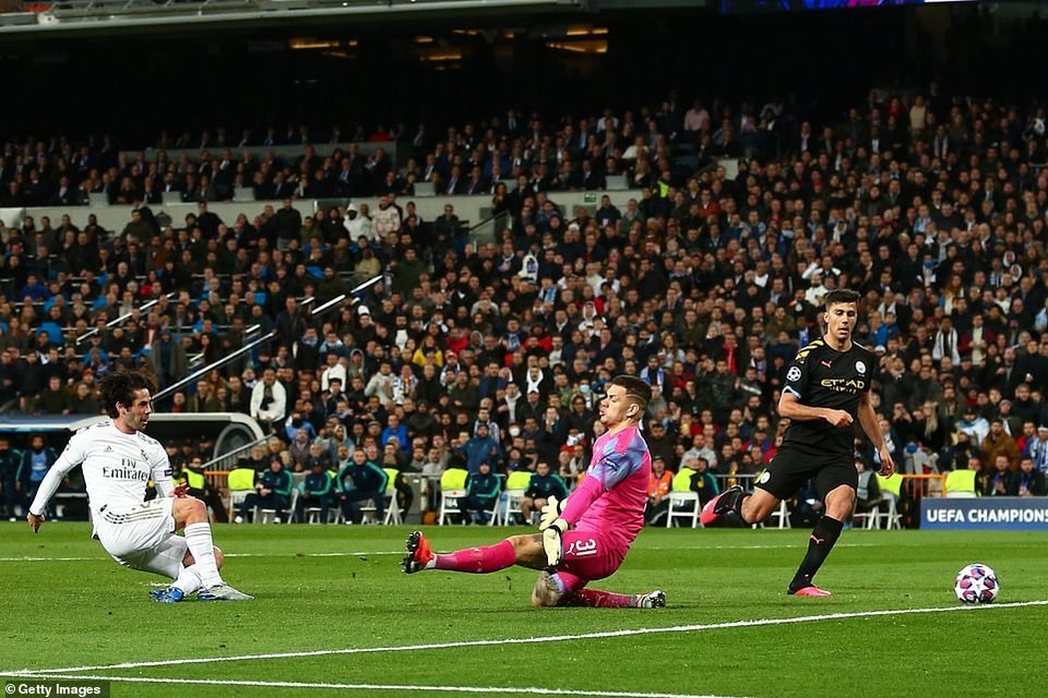 Những khoảnh khắc Man City hạ gục Real Madrid tại Bernabeu - 12 Những khoảnh khắc Man City hạ gục Real Madrid tại Bernabeu - 12