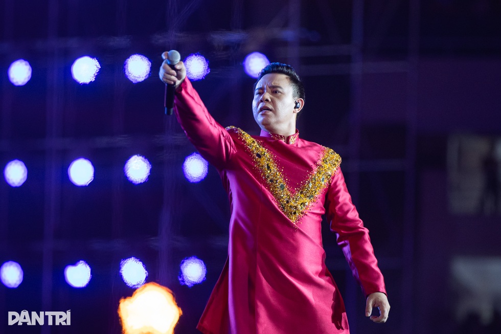 Thấy gì từ việc hàng vạn khán giả trẻ săn vé, đi xem “concert yêu nước”? - 5 Thấy gì từ việc hàng vạn khán giả trẻ săn vé, đi xem “concert yêu nước”? - 5
