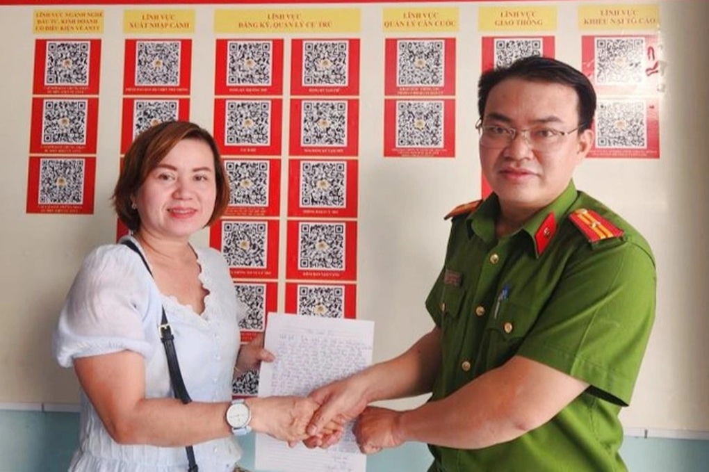 Người phụ nữ đến công an cầu cứu sau khi chuyển nhầm 750 triệu đồng - 1 Người phụ nữ đến công an cầu cứu sau khi chuyển nhầm 750 triệu đồng - 1