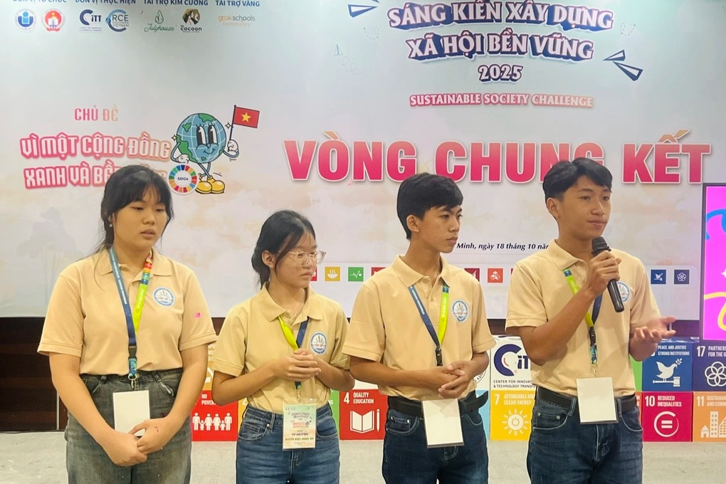 Học trò dùng AI đo khí thải, biến dầu ăn thừa thành xà bông - 1 Học trò dùng AI đo khí thải, biến dầu ăn thừa thành xà bông - 1