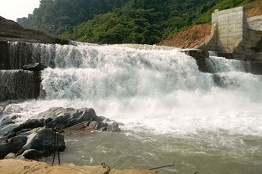 4 nữ sinh cùng chết đuối dưới đập thủy lợi