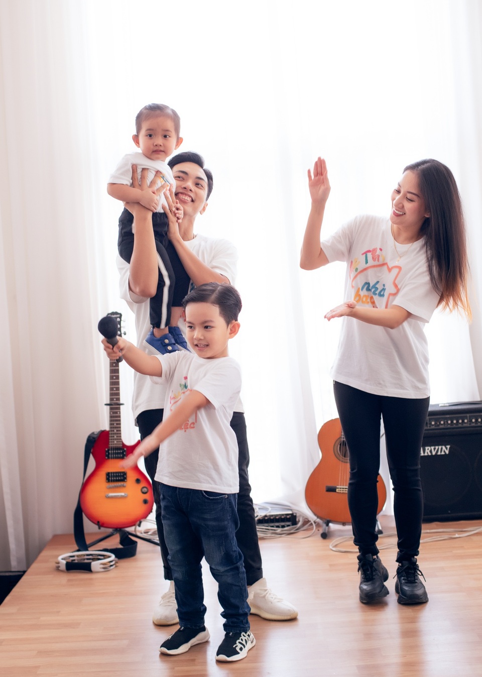 Khoảnh khắc ấm lòng của gia đình Khánh Thi giữa dịch Covid-19 - 7