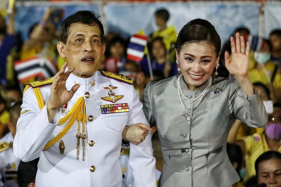 Hoàng quý phi Thái Lan tái xuất, sóng gió hậu cung có thể trở lại - 2 Hoàng quý phi Thái Lan tái xuất, sóng gió hậu cung có thể trở lại - 2