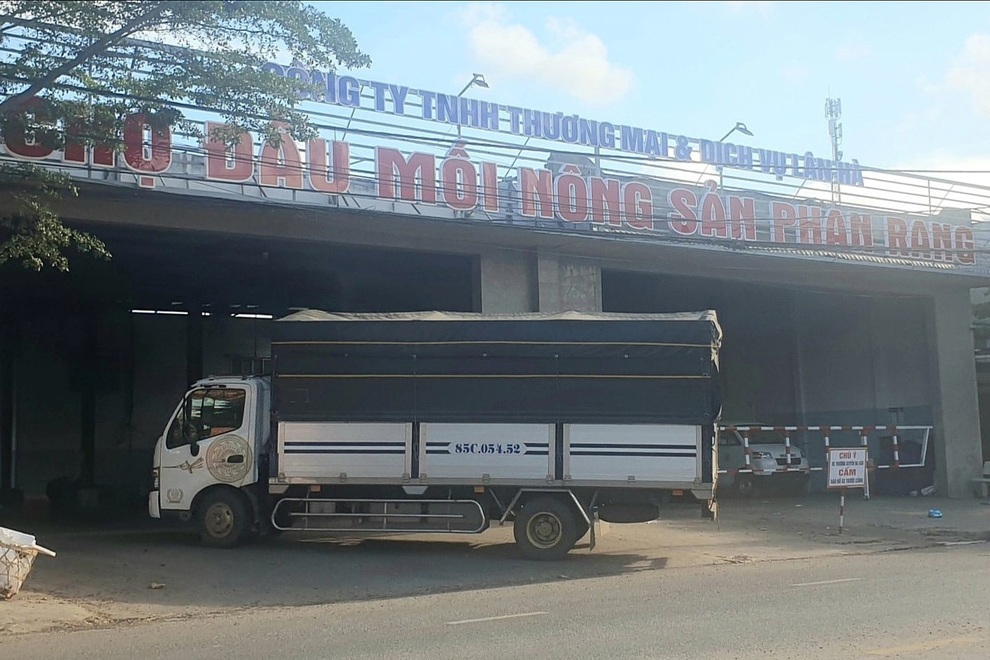 Tạm đóng cửa chợ nông sản lớn nhất Ninh Thuận vì liên quan ca Covid-19 - 1 Tạm đóng cửa chợ nông sản lớn nhất Ninh Thuận vì liên quan ca Covid-19 - 1
