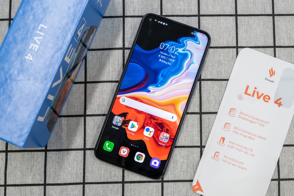 Trên tay Vsmart Live 4: smartphone giá tốt, thiết kế đẹp do VinSmart tự chủ - 5 Trên tay Vsmart Live 4: smartphone giá tốt, thiết kế đẹp do VinSmart tự chủ - 5