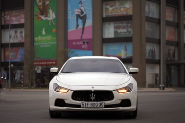 Giá từ 4,5 tỉ đồng cho xe thể thao hạng sang Maserati Ghibli