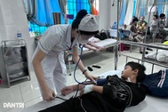 Nhân sự đông gần gấp đôi bệnh nhân: Vừa cắt giảm lao động vừa tuyển thêm?