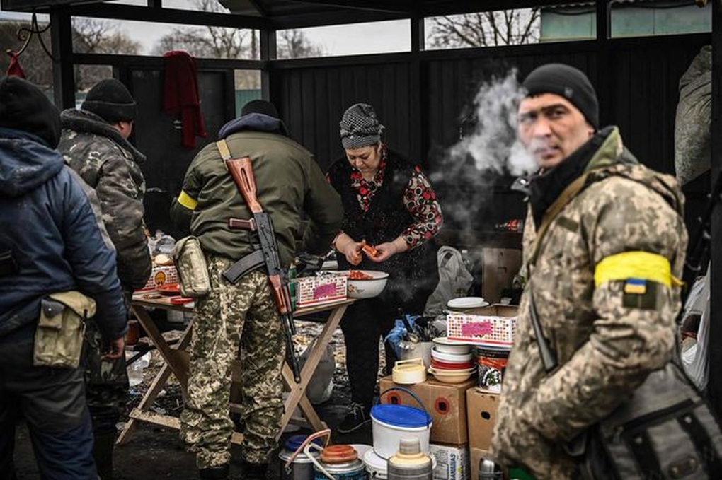 Đầm lầy, rừng rậm và pháo kích: Năm mới trên tiền tuyến phía bắc Ukraine - 2 Đầm lầy, rừng rậm và pháo kích: Năm mới trên tiền tuyến phía bắc Ukraine - 2