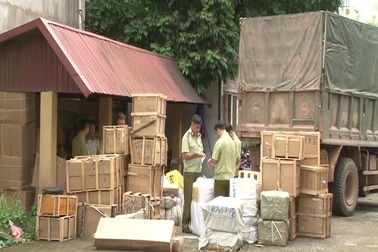 Bắt giữ 3 xe ô tô vận chuyển gần 20 tấn hàng lậu