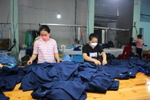 Lao động vỡ òa, doanh nghiệp bớt gánh nặng