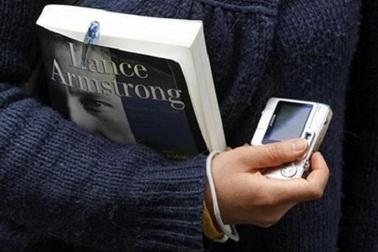 "Kẻ nói dối thế kỷ" Lance Armstrong bị chơi khăm