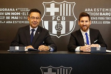 Messi chính thức ký hợp đồng siêu khủng với Barcelona