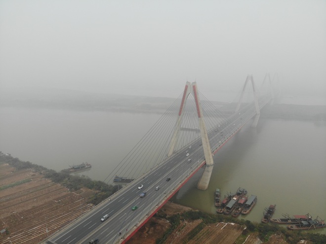 Không khí Hà Nội liên tục ở ngưỡng xấu, nhà cao tầng chìm trong mù mịt - 8 Không khí Hà Nội liên tục ở ngưỡng xấu, nhà cao tầng chìm trong mù mịt - 8