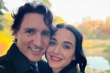 Katy Perry đắm chìm trong hạnh phúc bên cựu Thủ tướng Canada