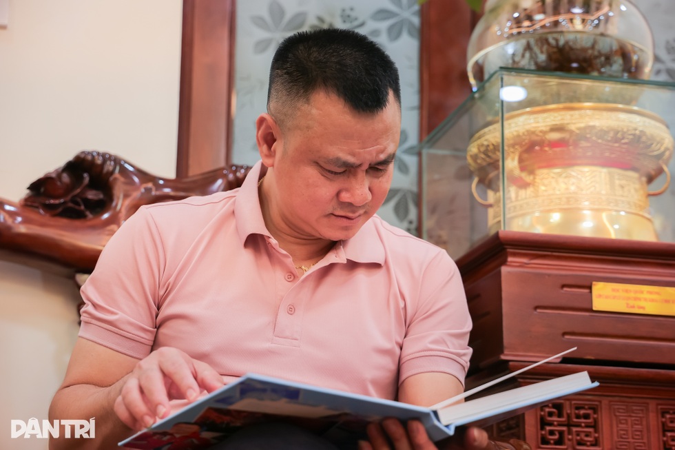 NSND Tự Long nói về vợ trẻ: “Cô ấy chịu đựng tôi nhiều - 6