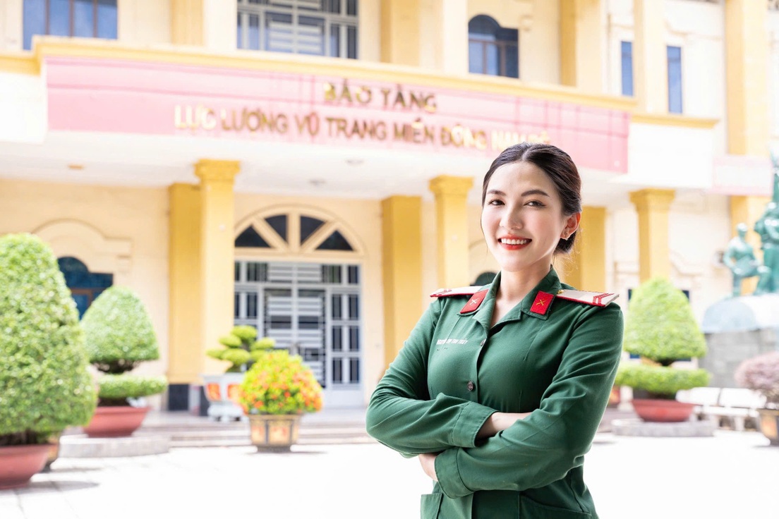 Cô gái xinh đẹp trong video trò chuyện với Đại tướng Phan Văn Giang gây sốt