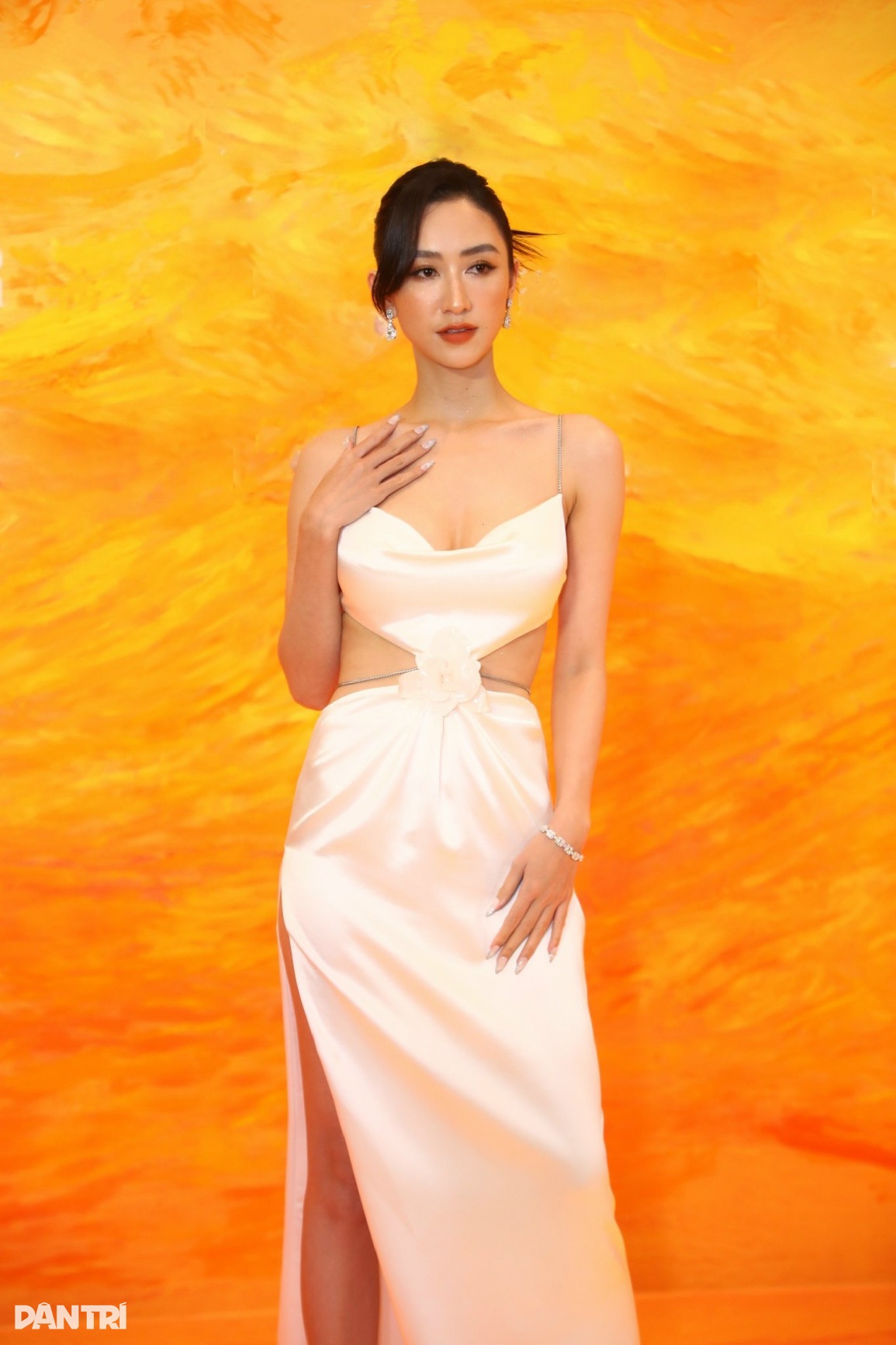 Kỳ Duyên, Minh Triệu khoe eo thon, dự show thời trang Sa Vũ - 8