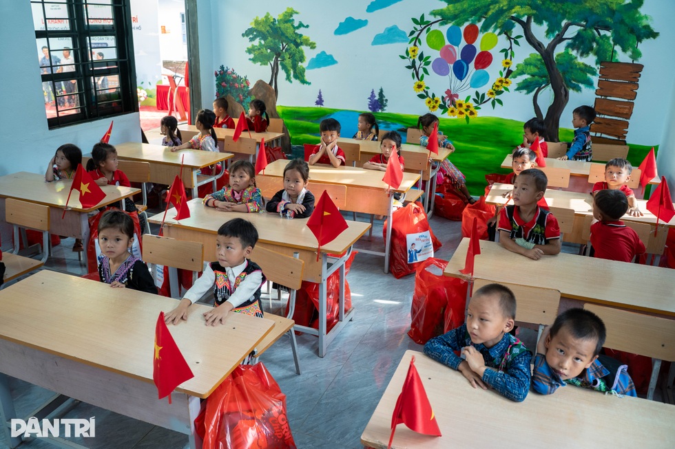 Có nụ cười, niềm tin yêu từ Huổi Quang 1: “Hôm nay con rất vui ạ!” - 13 Có nụ cười, niềm tin yêu từ Huổi Quang 1: “Hôm nay con rất vui ạ!” - 13