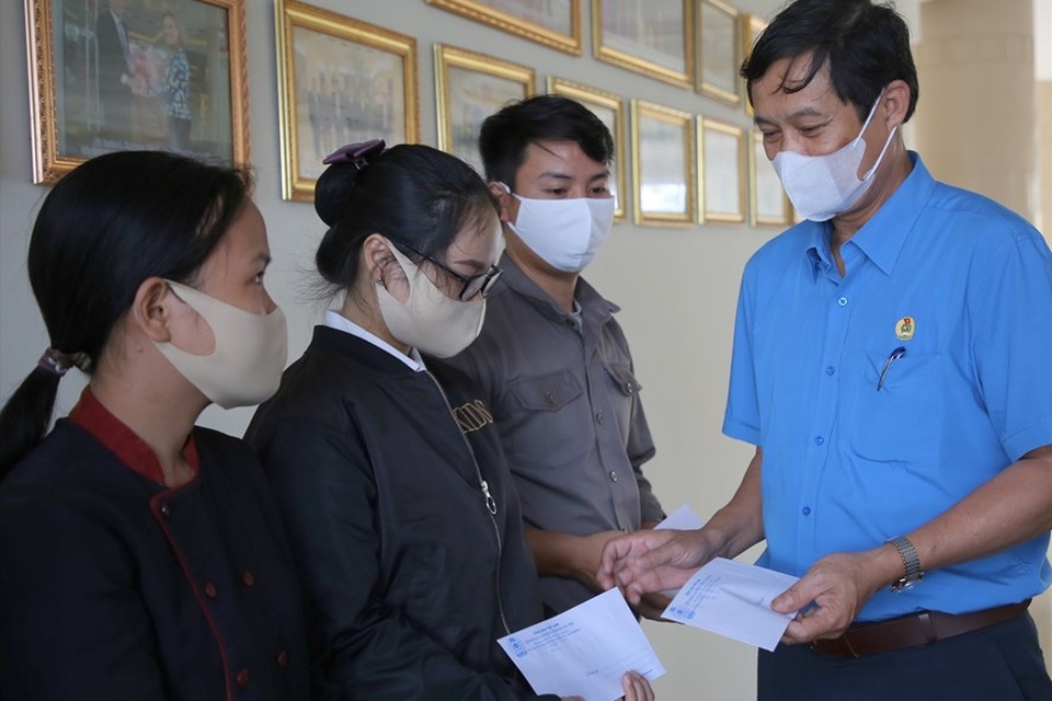 Quảng Trị: Hơn 2.000 lao động nghỉ việc, bị giảm lương vì dịch Covid-19 - 1 Quảng Trị: Hơn 2.000 lao động nghỉ việc, bị giảm lương vì dịch Covid-19 - 1