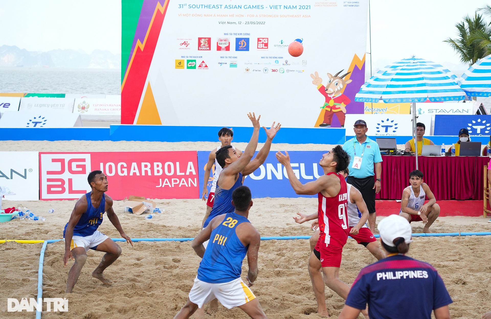 Thắng liên tiếp 4 trận, đội tuyển bóng ném bãi biển Việt Nam tiến gần HCV - 13 Thắng liên tiếp 4 trận, đội tuyển bóng ném bãi biển Việt Nam tiến gần HCV - 13