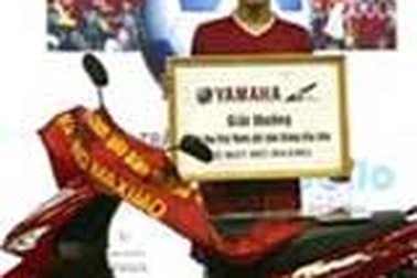 Thạch Bảo Khanh ''chia'' xe Yamaha Mio cho đồng đội 