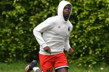 Pogba hăng say tập luyện cùng đồng đội chờ ngày Premier League trở lại