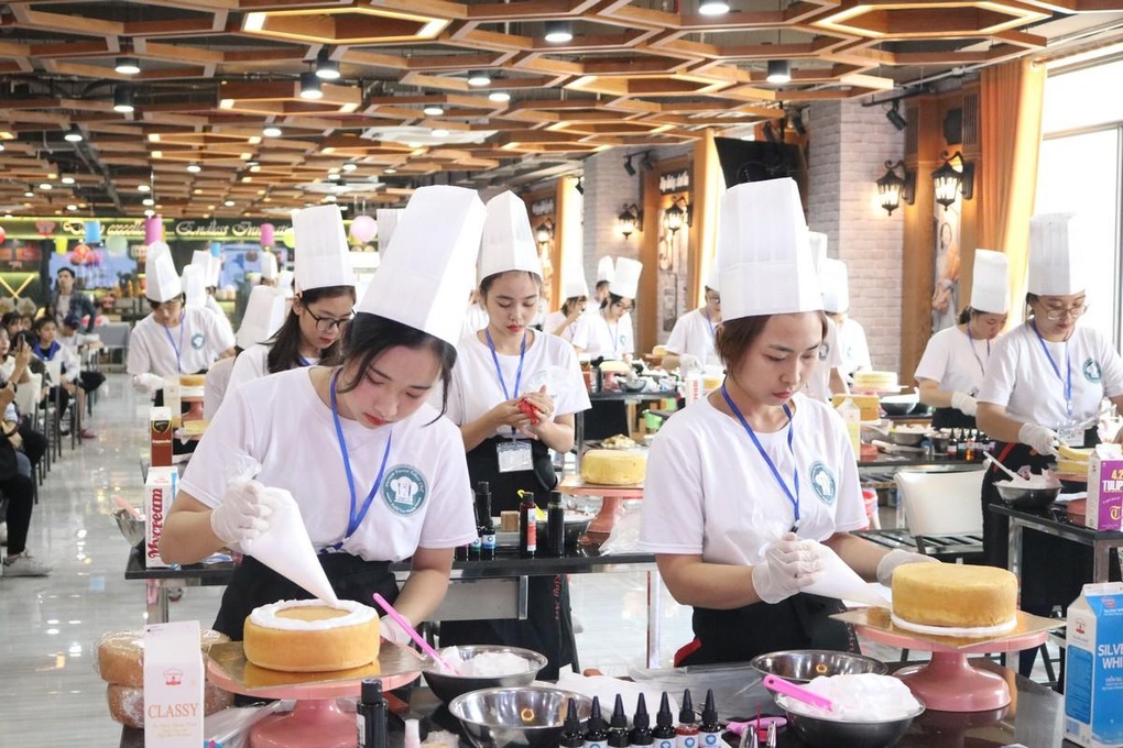 Tân Nhất Hương và hành trình xây dựng hệ sinh thái ngành bánh kem - 2 Tân Nhất Hương và hành trình xây dựng hệ sinh thái ngành bánh kem - 2