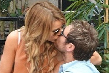 Thêm một cặp đôi đẹp "đường ai nấy đi"