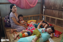 Chồng đột tử, vợ ôm 3 con nhỏ sống lay lắt nhờ cơm gạo hàng xóm