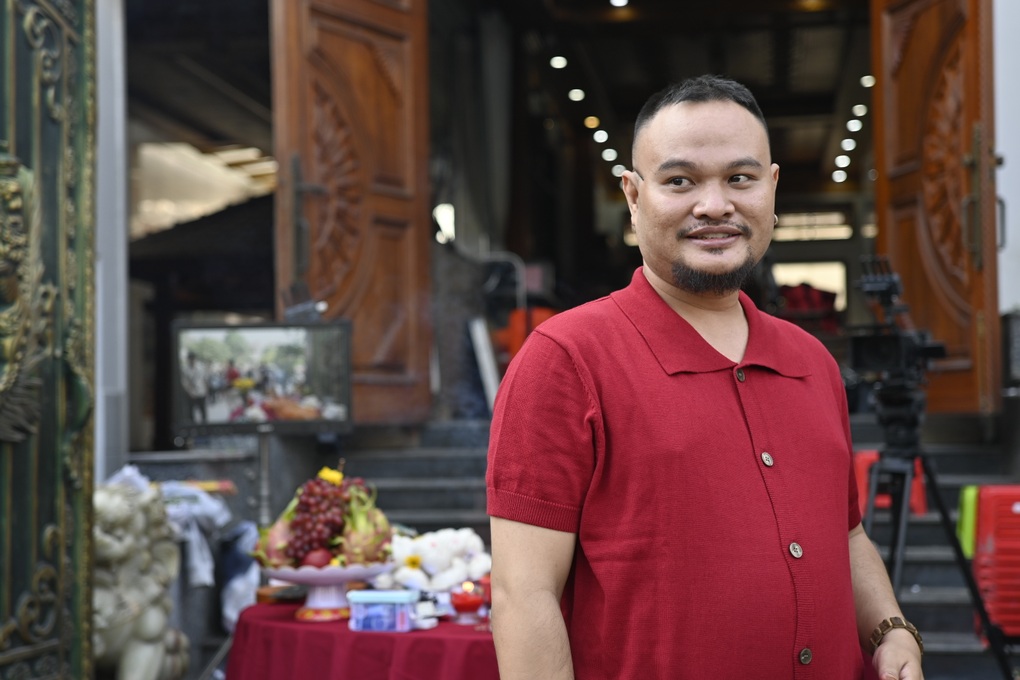 Diễn viên Vinh Râu: Hiện tại, tôi ưu tiên bố mẹ và sự nghiệp - 1 Diễn viên Vinh Râu: Hiện tại, tôi ưu tiên bố mẹ và sự nghiệp - 1