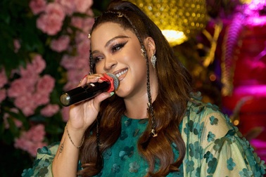 Shontelle ra mắt bản tiếng Anh của "Cổ tích đời thật", hứa trở lại Việt Nam