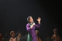 Anh Thơ hát "Một thoáng Tây hồ" tôn vinh Ngày âm nhạc Việt Nam