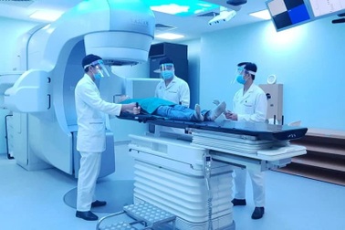 Mùa dịch Covid-19, bệnh nhân ung thư có nên trì hoãn xạ trị?
