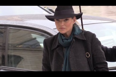 Kate Moss và Nikolai Von Bismarck dự tuần lễ thời trang