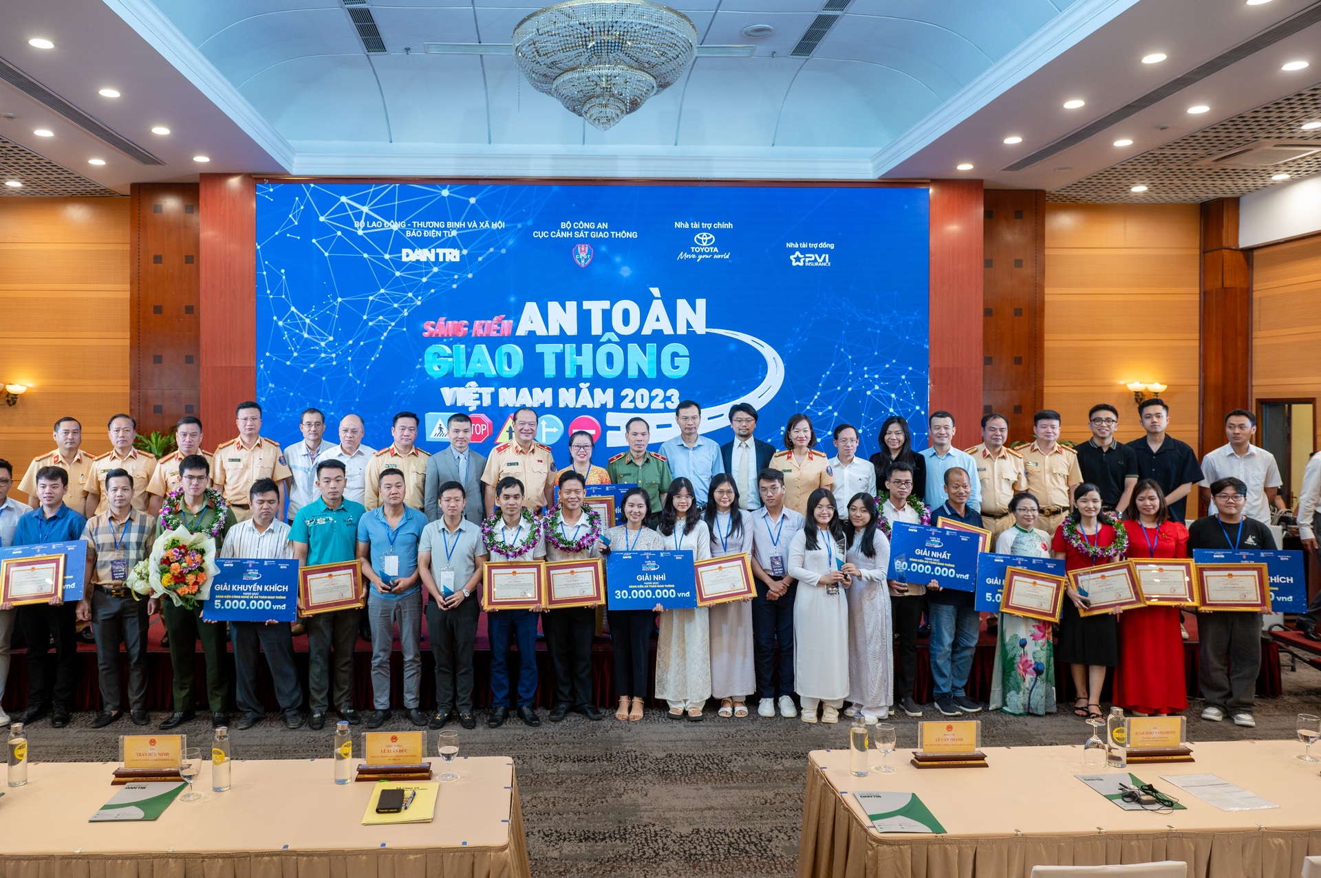 Toàn cảnh Lễ trao giải Cuộc thi Sáng kiến an toàn giao thông Việt Nam 2023 - 17