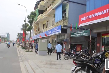 Biển hiệu đồng bộ ở phố Lê Trọng Tấn nhận nhiều ý kiến phản biện