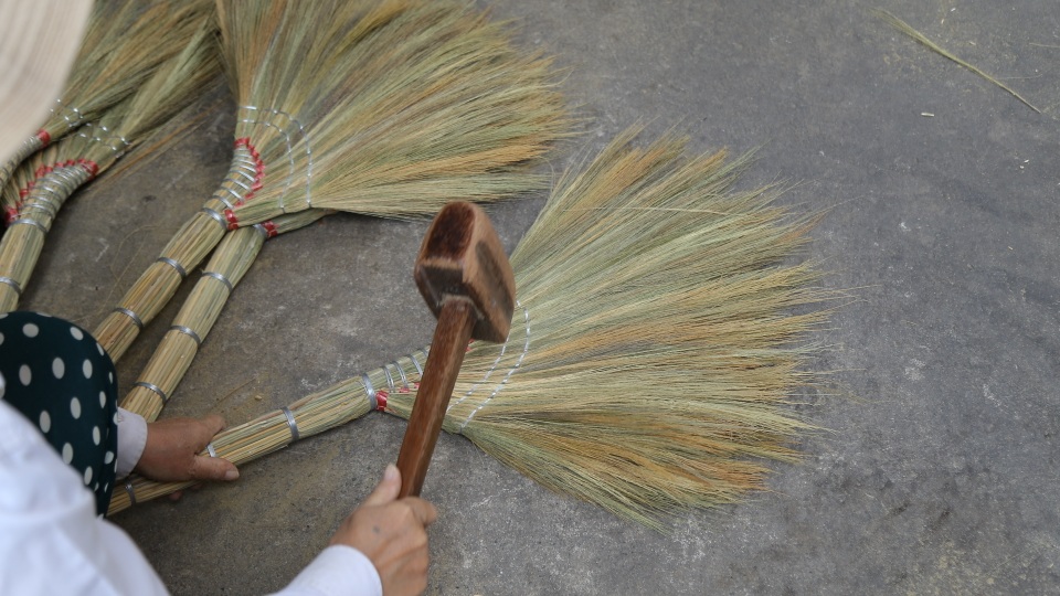 Nhộn nhịp xóm chổi đót ở Sài Gòn dịp cuối năm - 12 Nhộn nhịp xóm chổi đót ở Sài Gòn dịp cuối năm - 12