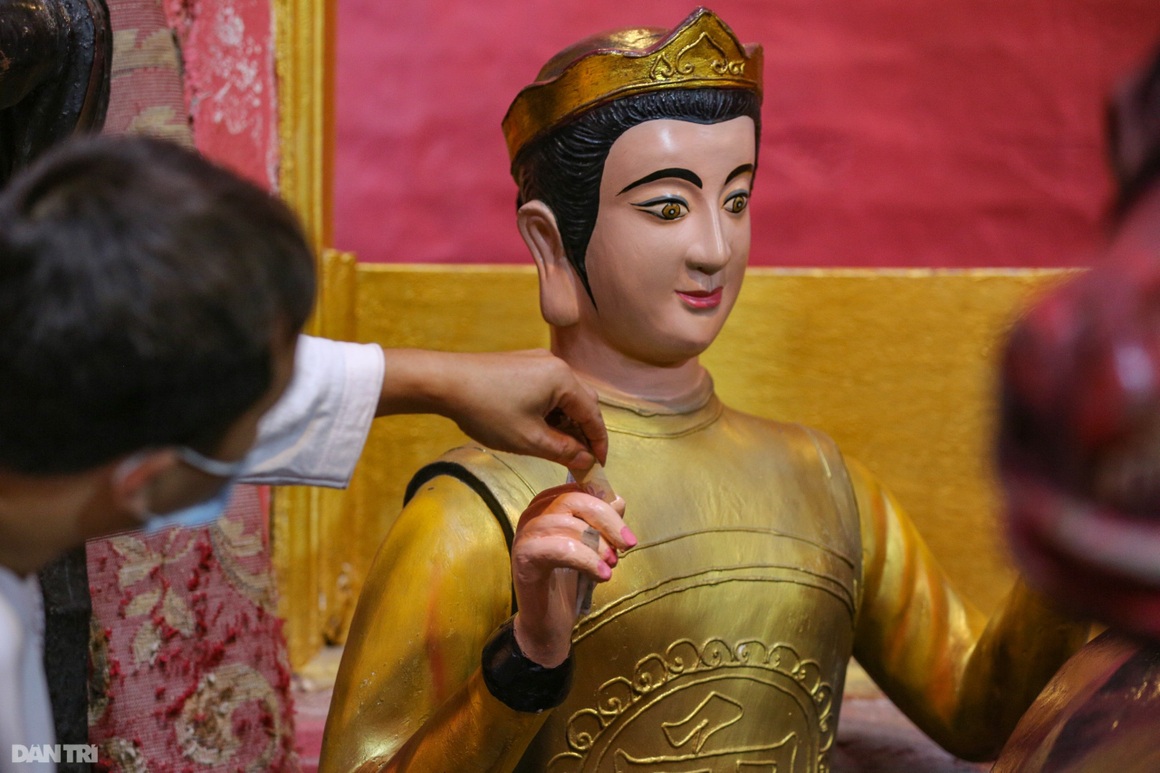 Người dân TPHCM đổ xô đi cúng vía Ngọc Hoàng Thượng Đế - 9 Người dân TPHCM đổ xô đi cúng vía Ngọc Hoàng Thượng Đế - 9