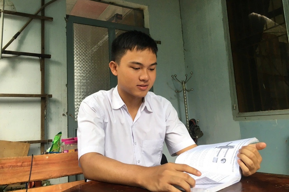 Ngưỡng mộ sự siêng năng của hai chàng trai thủ khoa phố núi Gia Lai - 4 Ngưỡng mộ sự siêng năng của hai chàng trai thủ khoa phố núi Gia Lai - 4