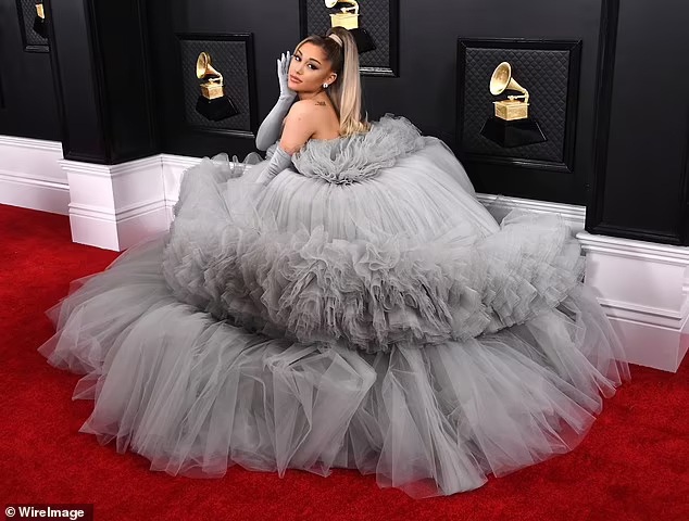 Ariana Grande bí mật kết hôn - 8