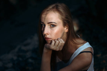 Những cô gái tự biến mình thành "cục sạc dự phòng"