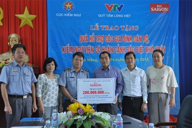 Sabeco trao tặng lực lượng kiểm ngư 200 triệu