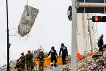 Ông Biden: Vẫn có thể tìm thấy người sống sót trong vụ sập chung cư 12 tầng