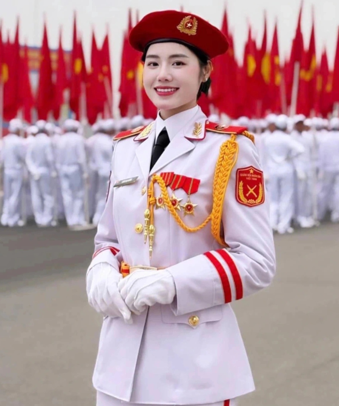 Những nhan sắc xinh đẹp gây sốt trong các buổi diễu binh, diễu hành ở TPHCM - 1 Những nhan sắc xinh đẹp gây sốt trong các buổi diễu binh, diễu hành ở TPHCM - 1