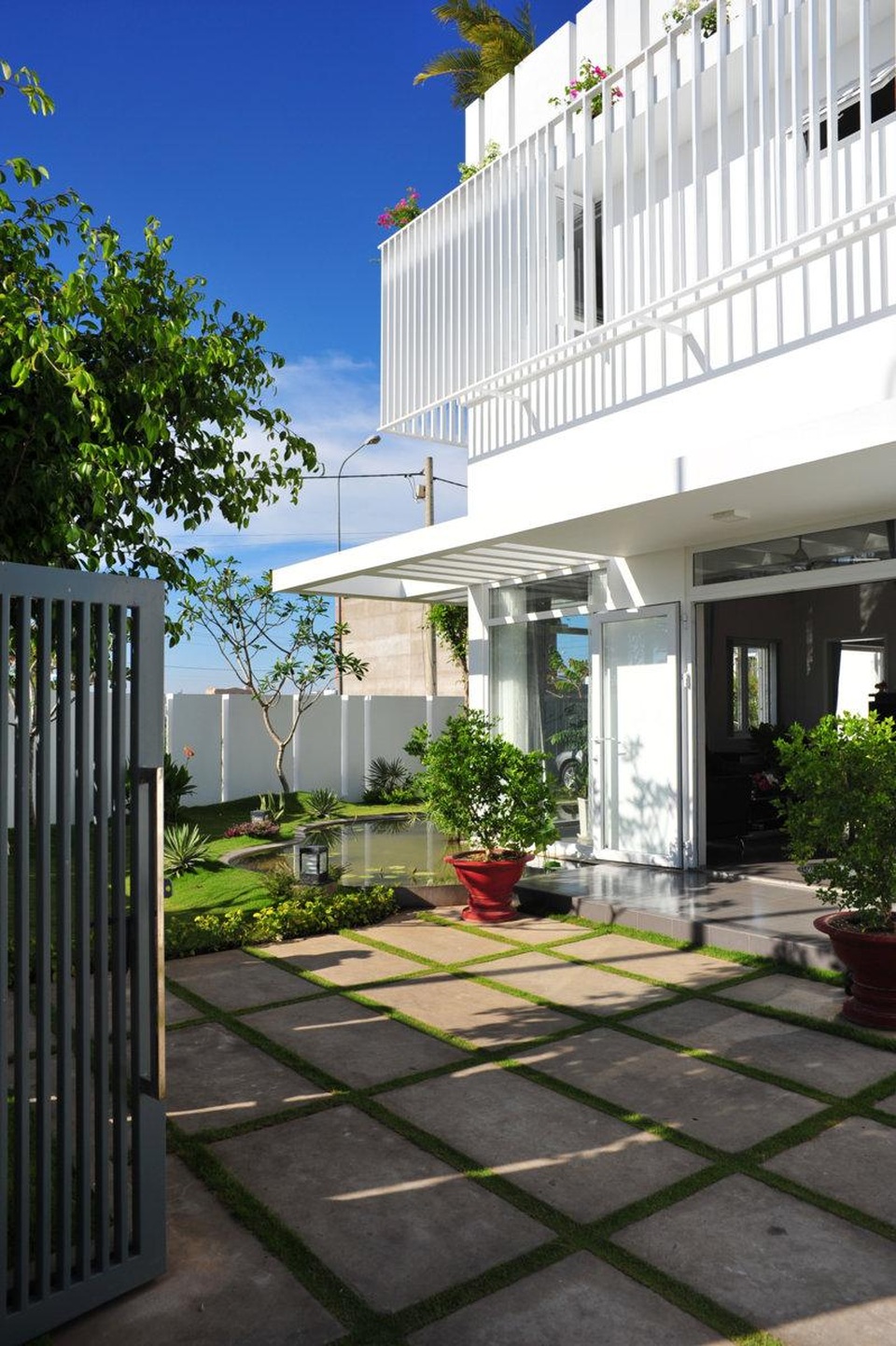 Con trai xây tặng bố mẹ ở Bạc Liêu biệt thự trắng đẹp như trời Âu - 6