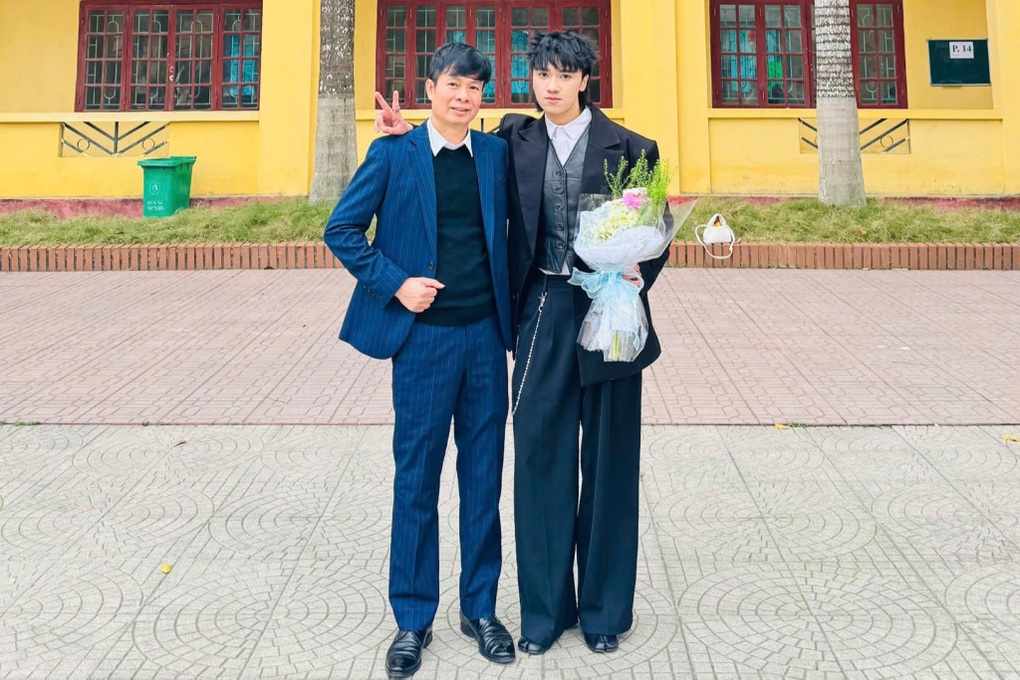 Nam thủ khoa học tiếng Anh qua phim hoạt hình, hâm mộ ca sĩ G-Dragon - 2 Nam thủ khoa học tiếng Anh qua phim hoạt hình, hâm mộ ca sĩ G-Dragon - 2