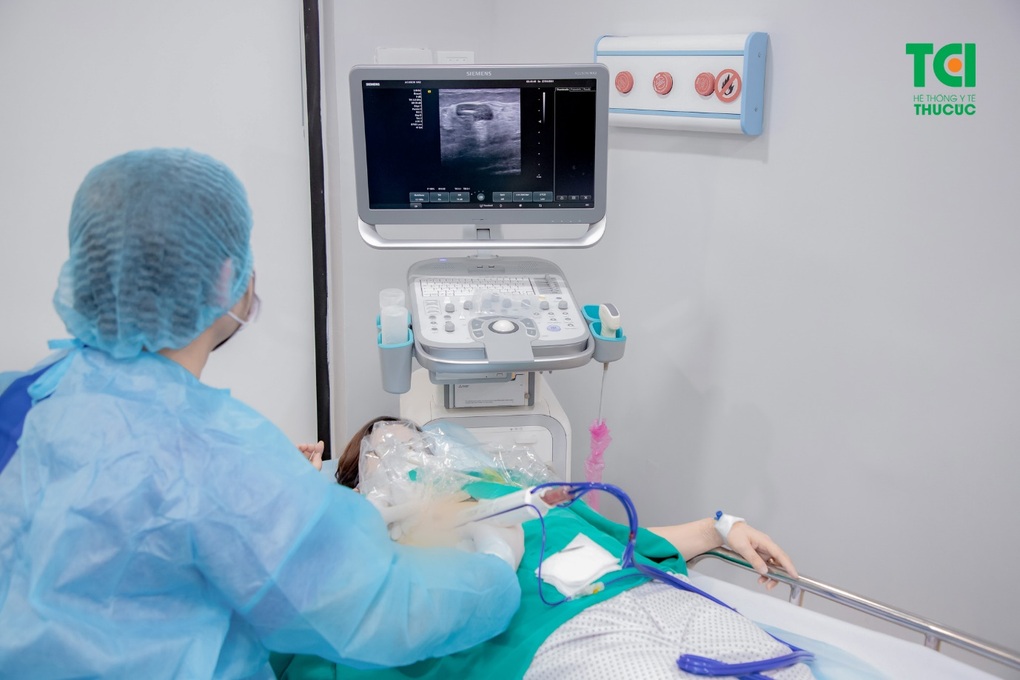 Bảo tồn tuyến vú cho cô gái trẻ có 15 khối u nhũ - 2 Bảo tồn tuyến vú cho cô gái trẻ có 15 khối u nhũ - 2