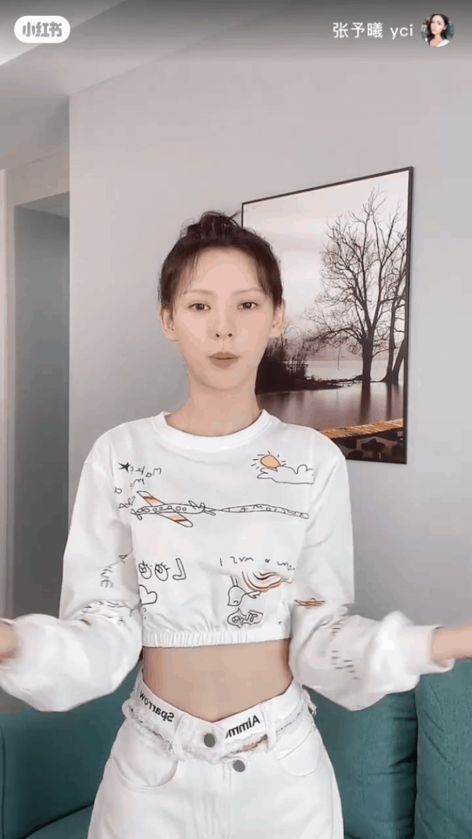 Muốn có bờ vai thanh mảnh, lưng không gù: Học ngay 3 bài tập do chính Trương Dư Hi thị phạm - Ảnh 5. Muốn có bờ vai thanh mảnh, lưng không gù: Học ngay 3 bài tập do chính Trương Dư Hi thị phạm - Ảnh 5.