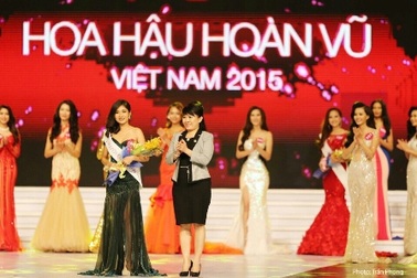 Nam A Bank trao giải thưởng đặc biệt cho tân Hoa hậu Hoàn vũ Việt Nam 2015